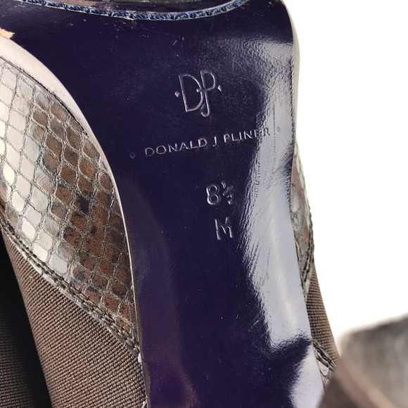 Donald J Pliner Snake Skin Pointy Toe Ankle Boots - Picture 6 of 8